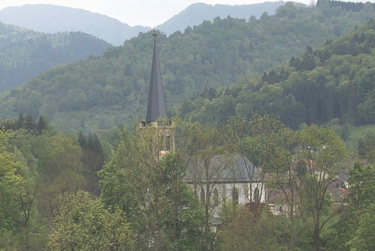 Vue sur l'église d'Husseren - Husseren-Wesserling