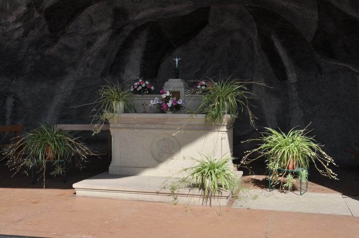 Reproduction fidèle de la grotte Massabielle de Lourdes - Wettolsheim