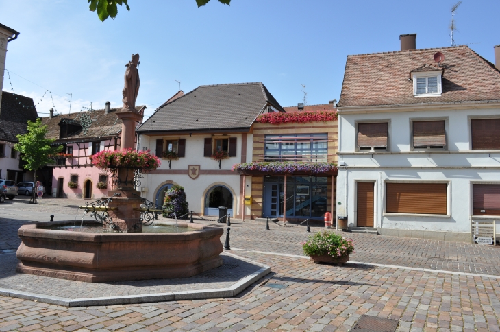 La fontaine Saint-Rémi - Wettolsheim