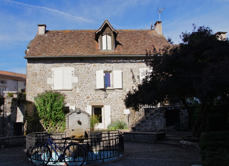 Maison du village. - Abjat-sur-Bandiat