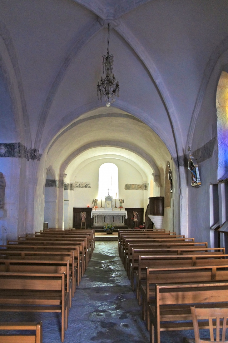 Eglise Saint André : la nef sud. - Abjat-sur-Bandiat