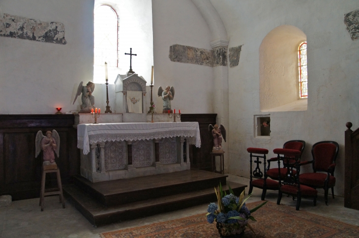 L'autel de la nef sud. Eglise Saint-André. - Abjat-sur-Bandiat