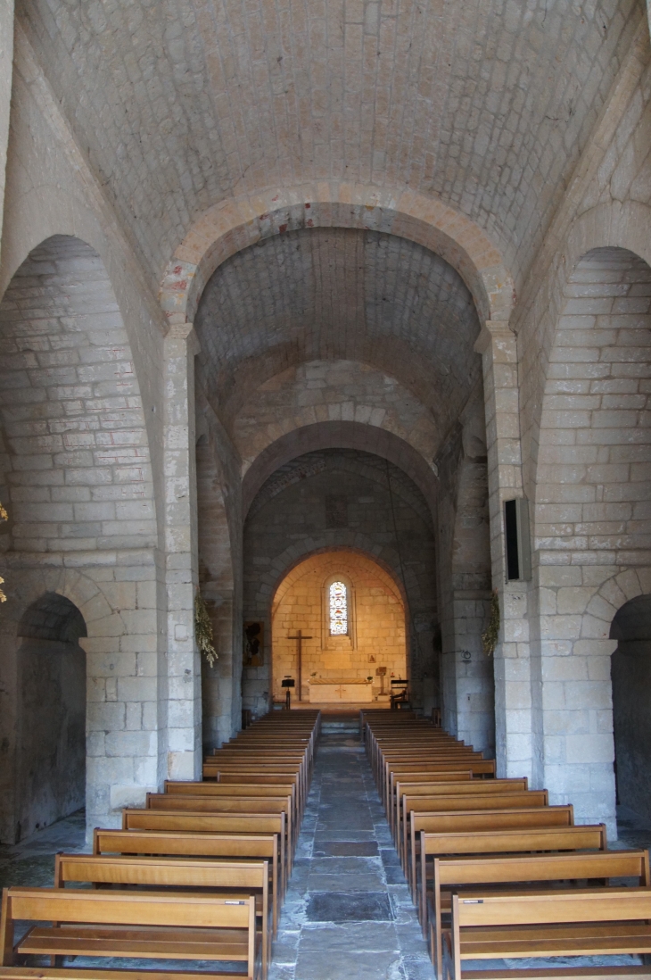 La nef vers le choeur : église Saint-Martin. - Agonac