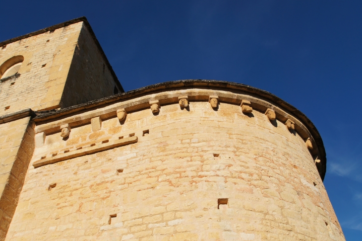 Eglise Saint-Etienne : l'abside et ses modillons. - Archignac