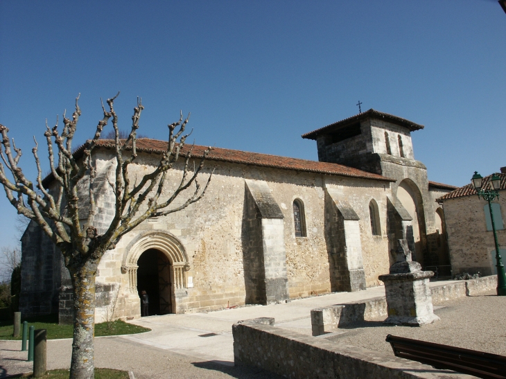 Eglise Notre Dame de l'Assomption,Sa construction remonte aux XIIe et XIIIe siècles. - Atur