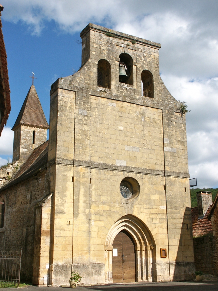 Façade occidentale de l'église Saint Cyr et Sainte Julitte, XIIe et XVe siècles. - Aubas
