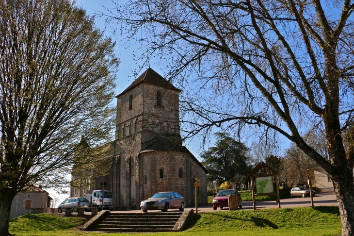 L'église Saint Martial du XIIe siècle. - Augignac