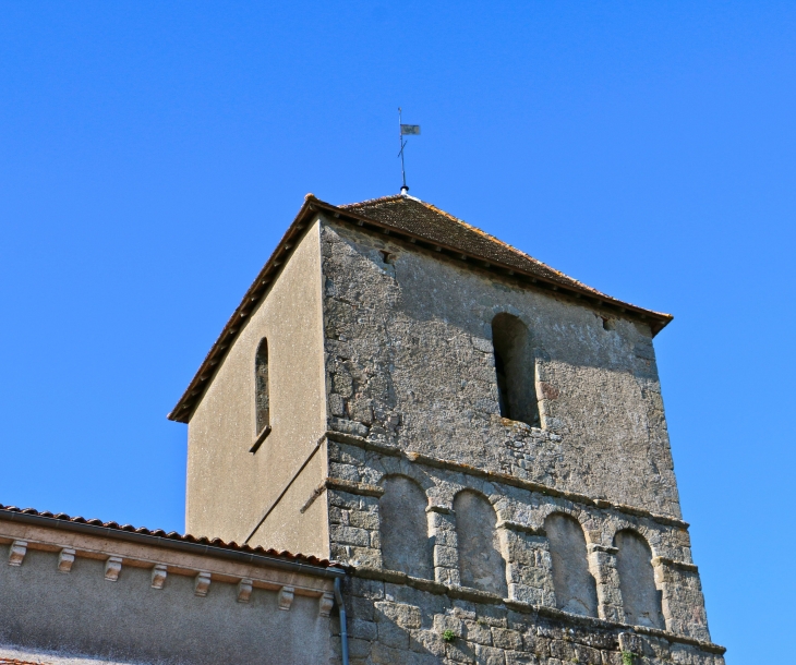Le clocher de l'église Saint Martial. - Augignac