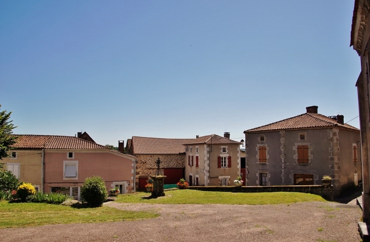 Le Village - Augignac