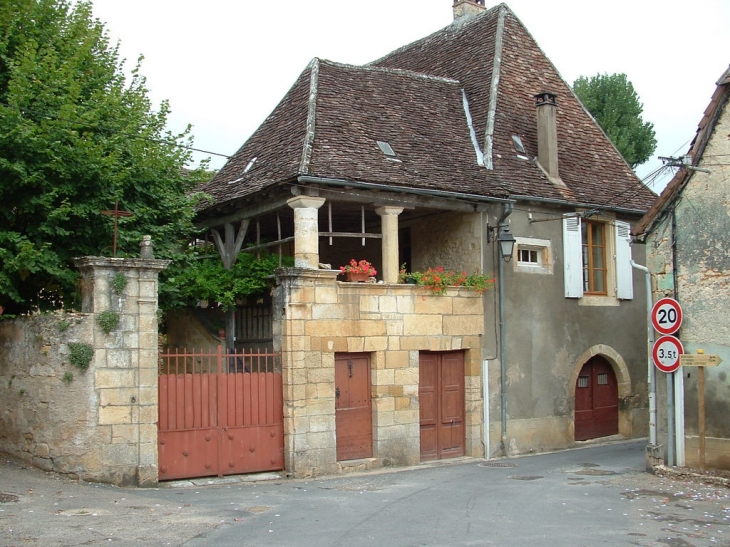 Ariac du Périgord - maison aux pilliers - Auriac-du-Périgord
