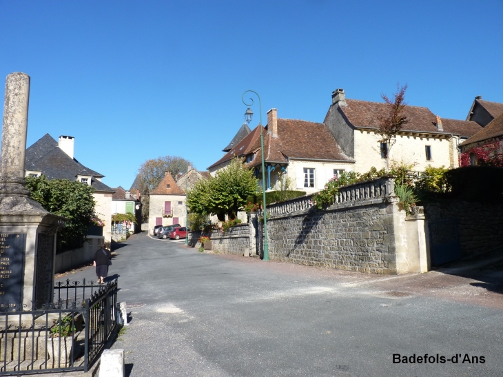 Le village  Crédit : André Pommiès - Badefols-d'Ans