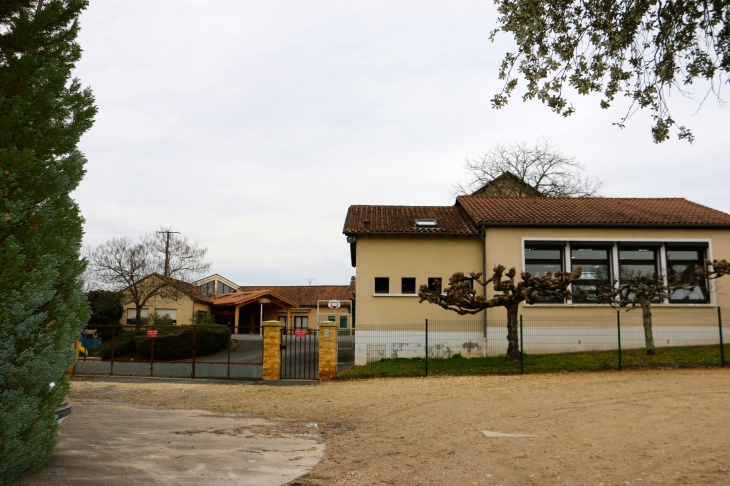 Photo à Baneuil (24150) L'école. Baneuil, 227647