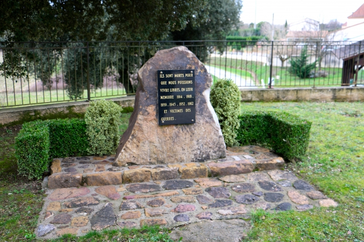 Le Monument aux Morts - Baneuil