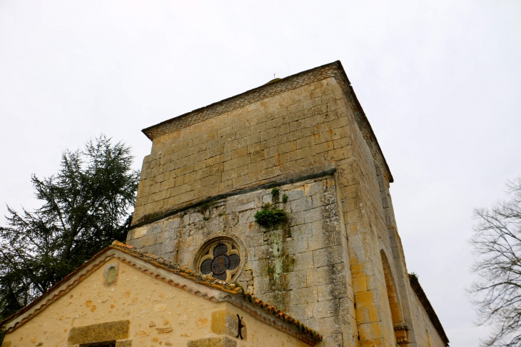 Le clocher de l'église Saint Etienne. - Baneuil
