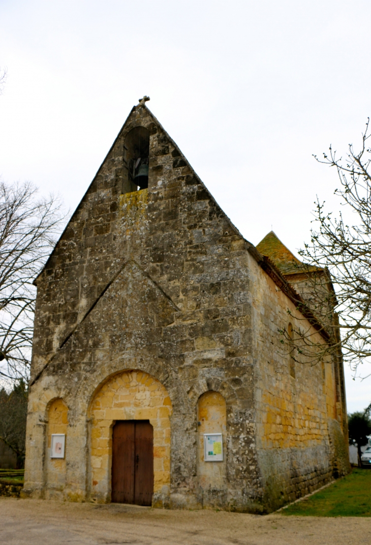 Facade-sud-ouest-de-l-eglise-saint-etienne. Du XIIe siècle, fortifiée. - Baneuil