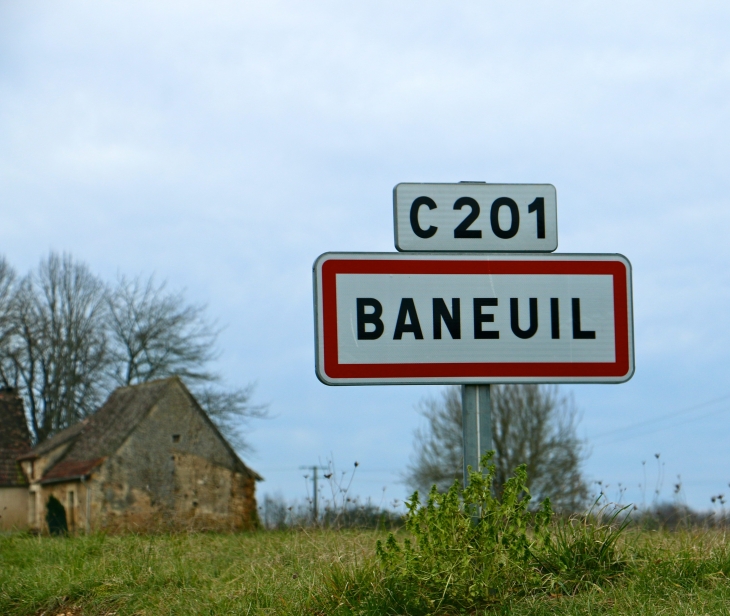 Autrefois : Banolio devient Banolium au XIIIe siècle, ou encore Baneilh en 1582. - Baneuil