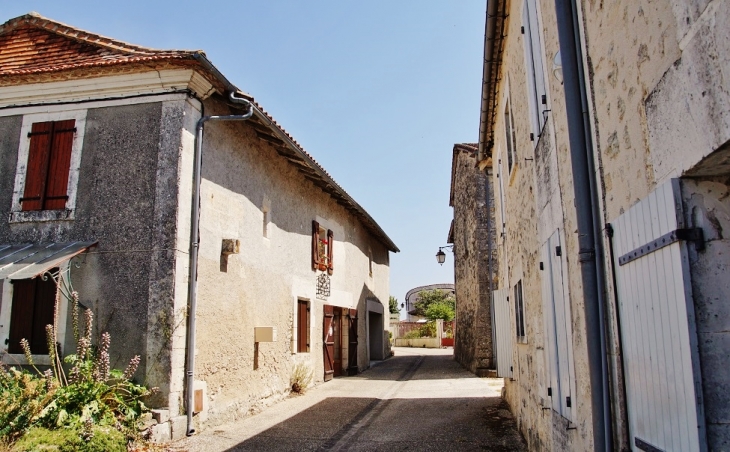 Le Village - Bertric-Burée