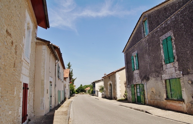 Le Village - Bertric-Burée