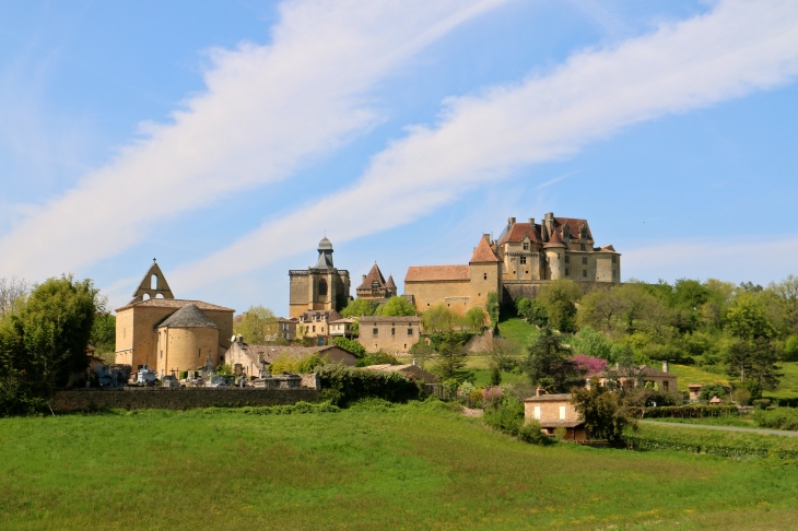 Le village et le château. - Biron