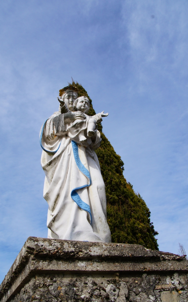 La Vierge et l'Enfant de l'église Sainte-Marie. - Boisse
