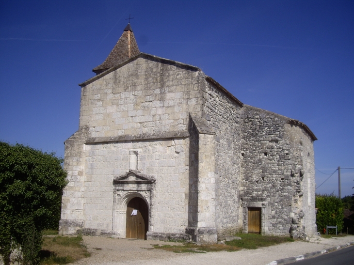 L'église St Jean Baptiste de Bonneville 15ème, sur murs romans. - Bonneville-et-Saint-Avit-de-Fumadières
