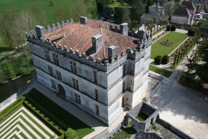 Château vu du haut du donjon - Bourdeilles