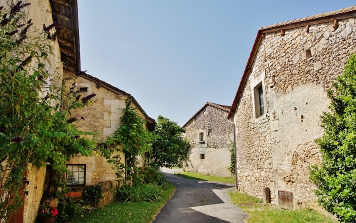 Le Village - Bourg-des-Maisons