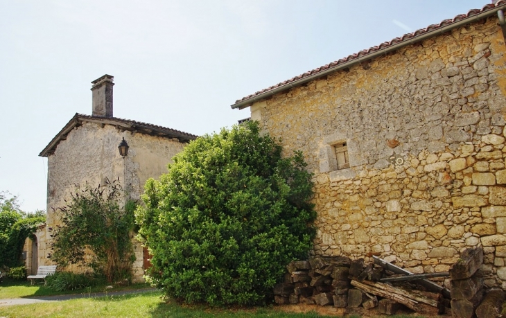 Le Village - Bourg-des-Maisons