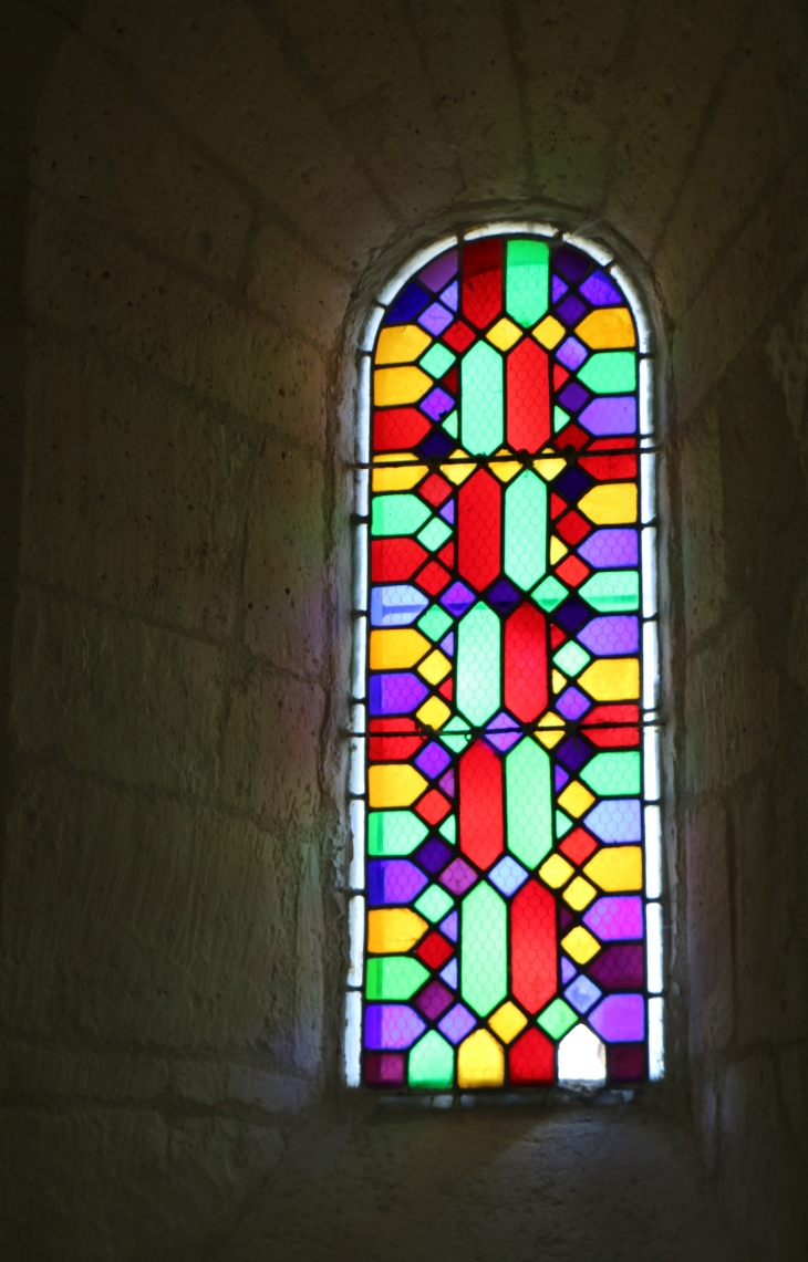 Vitrail de l'église Saint Pierre ès lien de Bouteilles. - Bouteilles-Saint-Sébastien