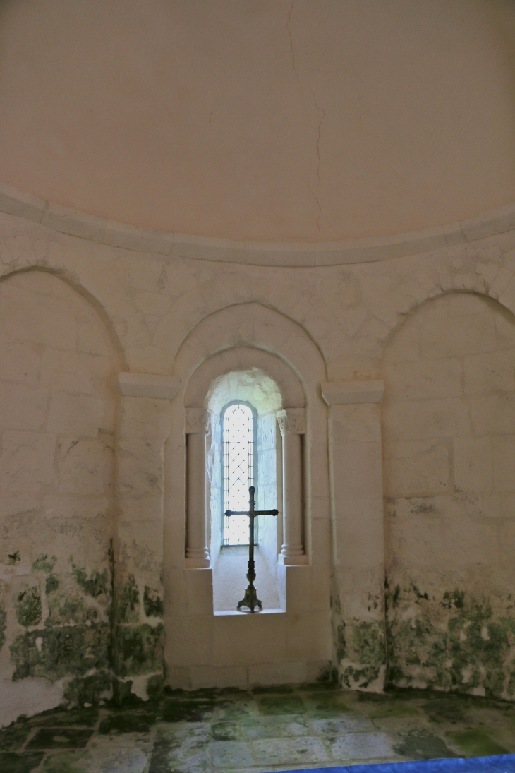 Le fond de l'abside de l'église Saint Pierre ès Lien de Bouteilles. - Bouteilles-Saint-Sébastien