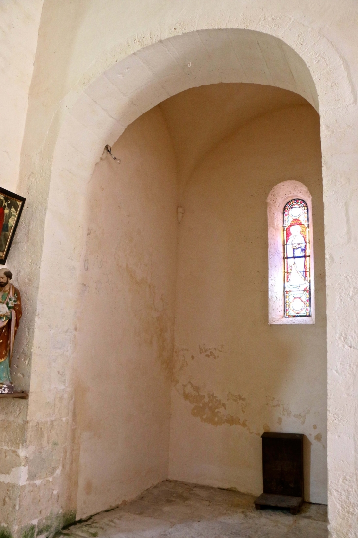 Petite chapelle latérale sud : eglise Saint Pierre ès Lien de Bouteilles. - Bouteilles-Saint-Sébastien