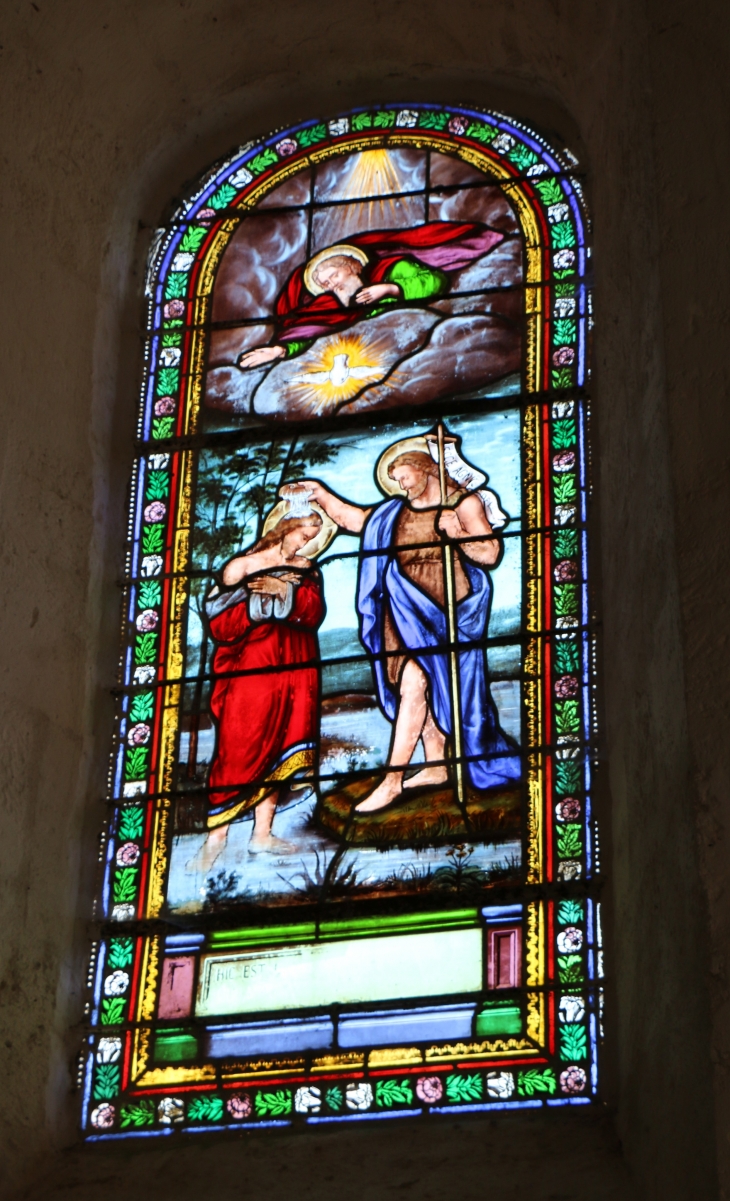 Vitrail de l'église Saint Pierre ès lien de Bouteilles. - Bouteilles-Saint-Sébastien