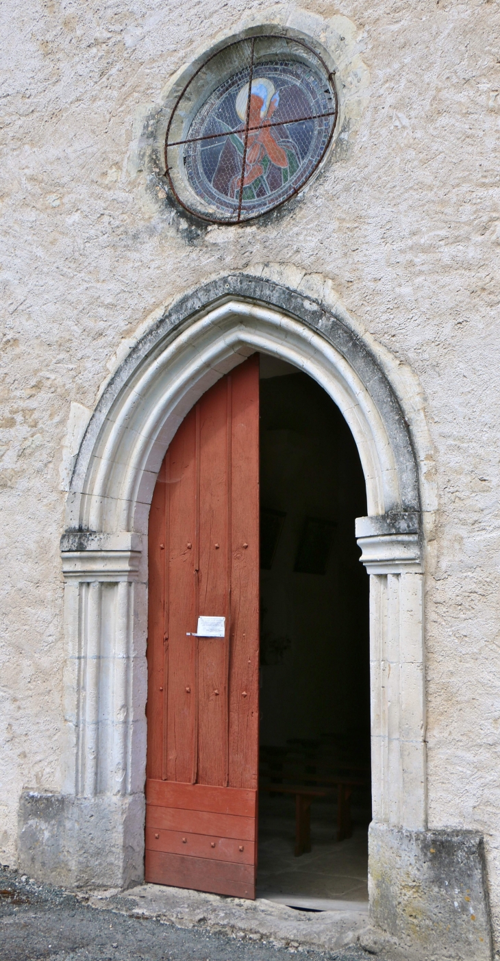 Portail de l'église Saint Pierre ès Lien de Bouteilles. - Bouteilles-Saint-Sébastien