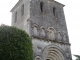 Façade de l'église de style saintongeais.