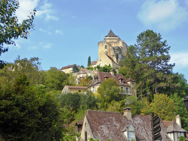 Vue sur le village et le donjon du château - Castelnaud-la-Chapelle