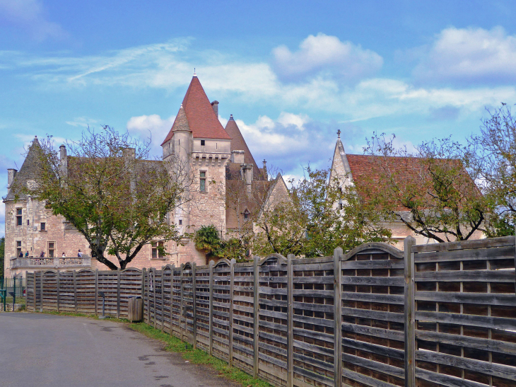 Château des Milandes : le Château et la chapelle - Castelnaud-la-Chapelle