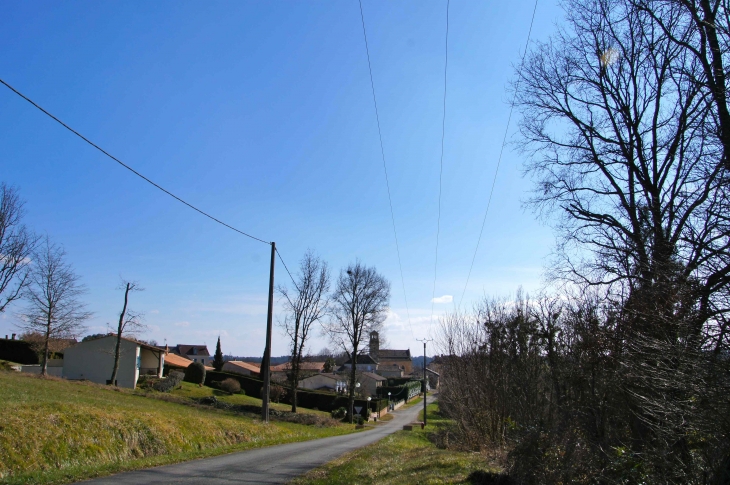 L'entrée du village en 2013. - Chalagnac