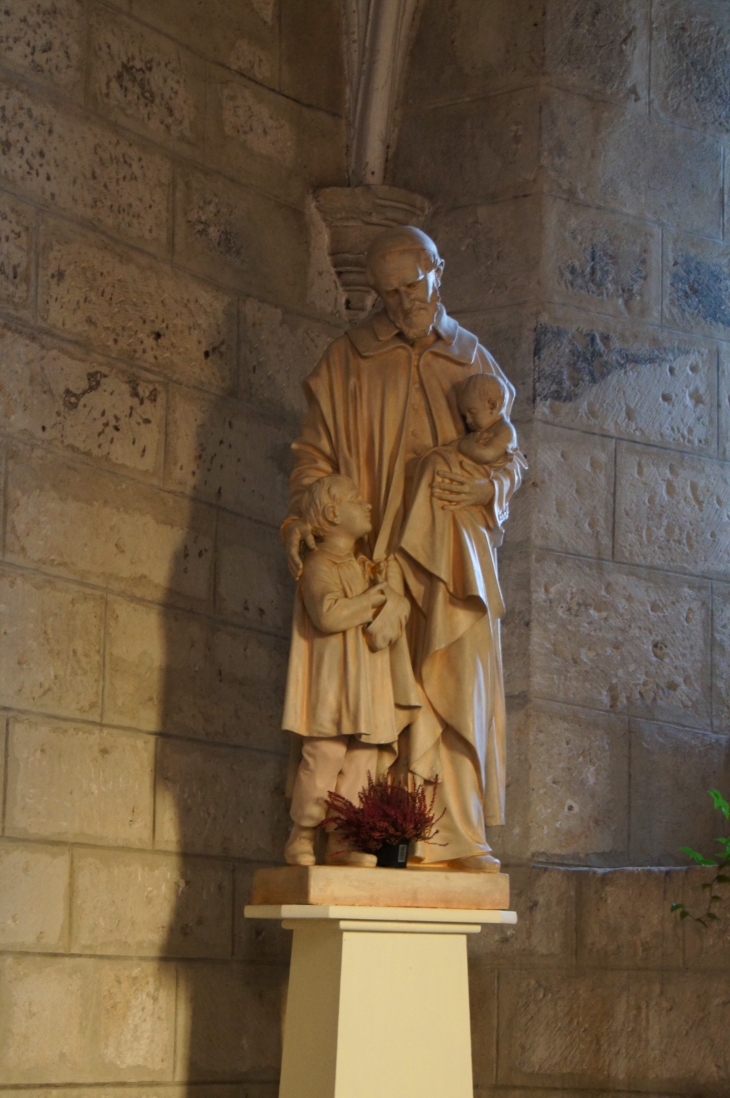 Statue de Saint-Vincent-de-Paul. - Château-l'Évêque