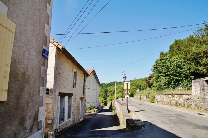 Le Village - Château-l'Évêque