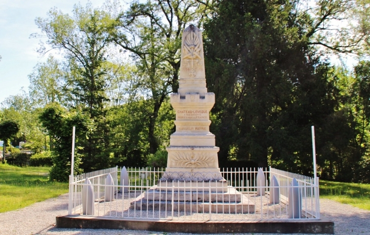 Monument-aux-Morts - Château-l'Évêque