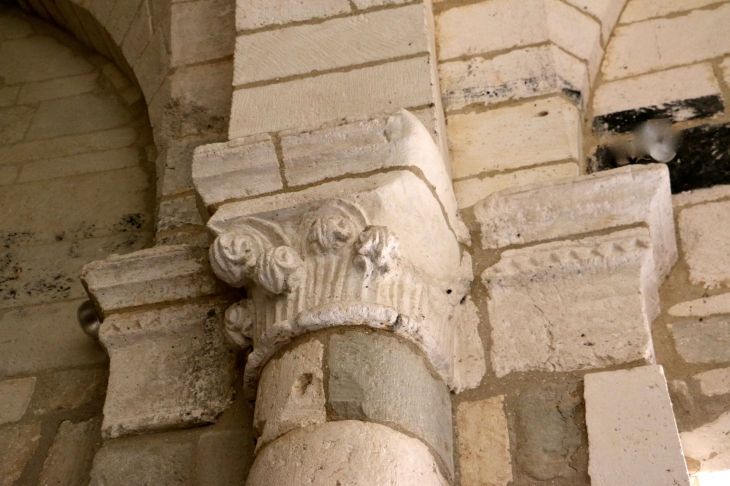 Eglise Saint Martin : les chapiteaux sculptés. - Cherval