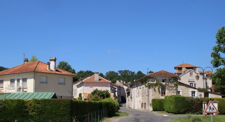 Le Village - Cherval