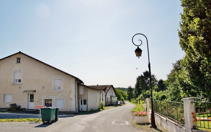 Le Village - Cornille