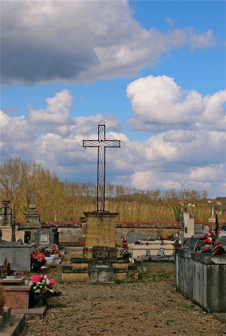 Croix du cimetière - Cours-de-Pile