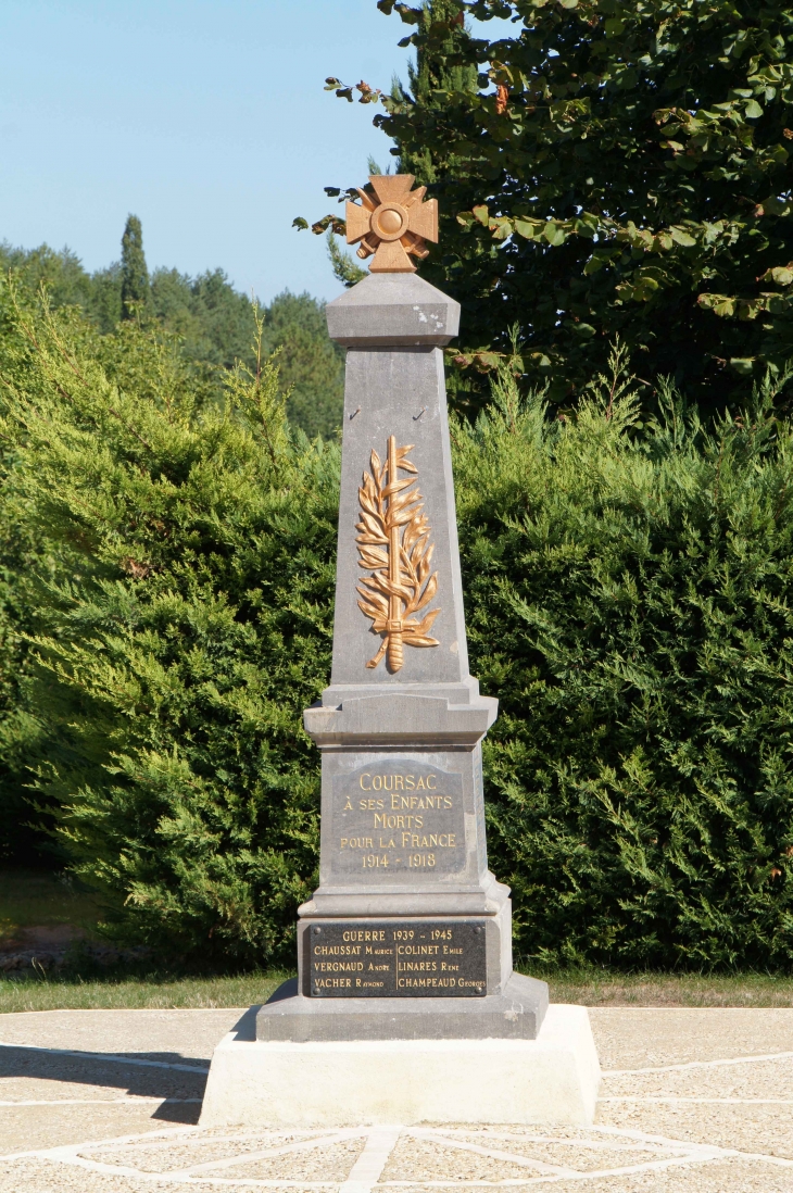 Le Monument aux Morts - Coursac