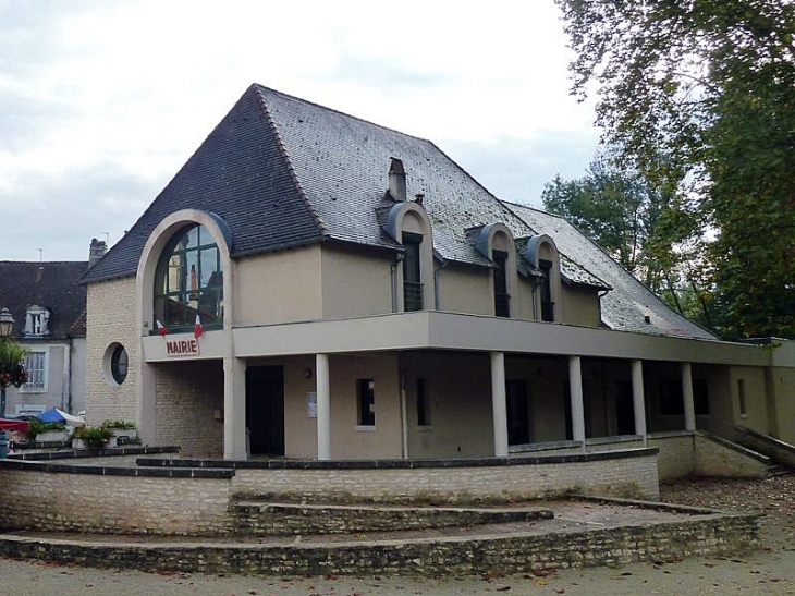 La mairie. Le 1er Janvier 2017, les communes Cubjac, La Boissière-d'Ans et  Saint-Pantaly-d'Ans ont fusionné pour former la nouvelle commune Cubjac-Auvézère Val d'Ans