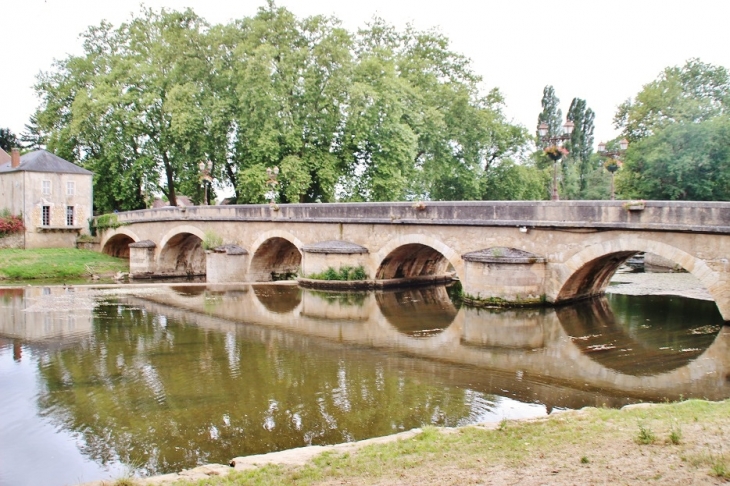 Pont sur L'Auvevère - Cubjac