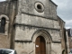Photo suivante de Cubjac Façade occidentale de l'église du XIXe, portail roman.