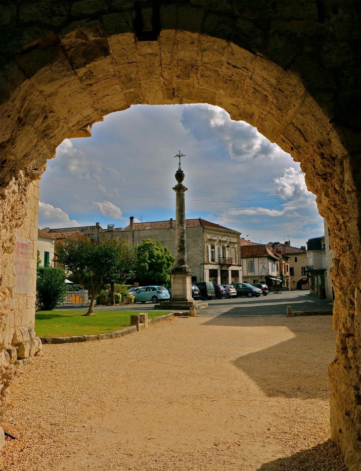 Depuis le château, vue sur la ville - Eymet