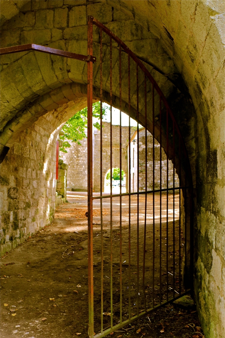 L'entrée nord du château - Eymet